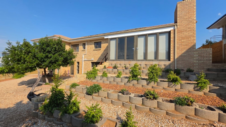 4 Bedroom Property for Sale in Stilbaai Wes Western Cape